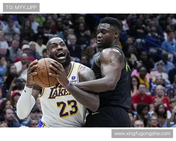 2013年湖人与鹈鹕的激烈对决回顾与精彩瞬间分析