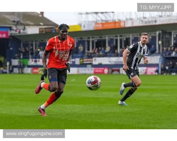 布莱克本与卢顿激战正酣谁能在这场较量中笑到最后