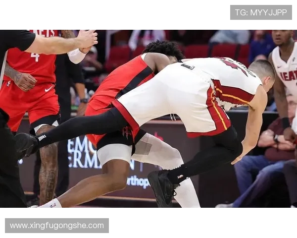 火箭队与热火队激战全场精彩瞬间回顾与赛后分析 火箭队与热火队激战全场精彩瞬间回顾与赛后分析