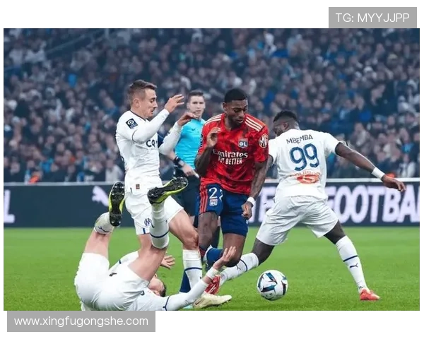 里昂与久尔久的精彩对决比分揭晓赛季最新战况分析